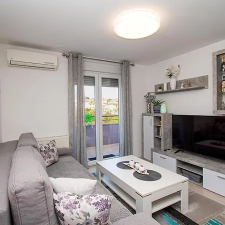 Modern Luka In Apartman Póla