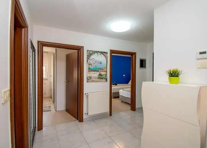 Modern Luka In * Póla