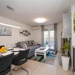 Modern Luka In Apartment *