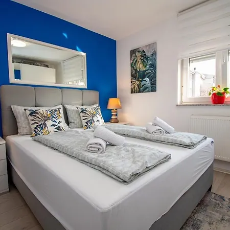 Modern Luka In Apartament Pula