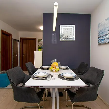 Modern Luka In 普拉