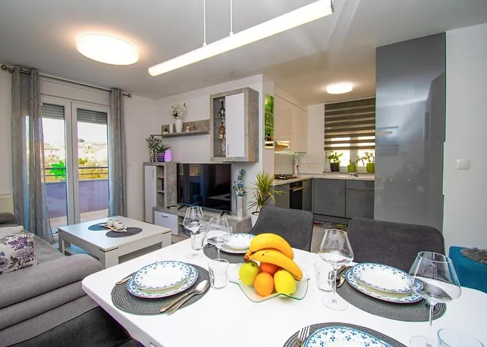 Apartment Modern Luka In