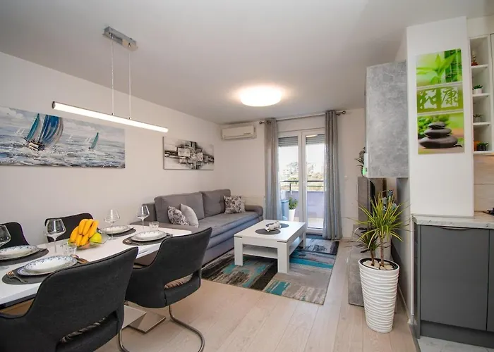 Modern Luka In Apartment *