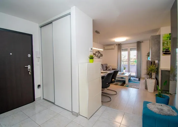 Lägenhet Modern Luka In Pula